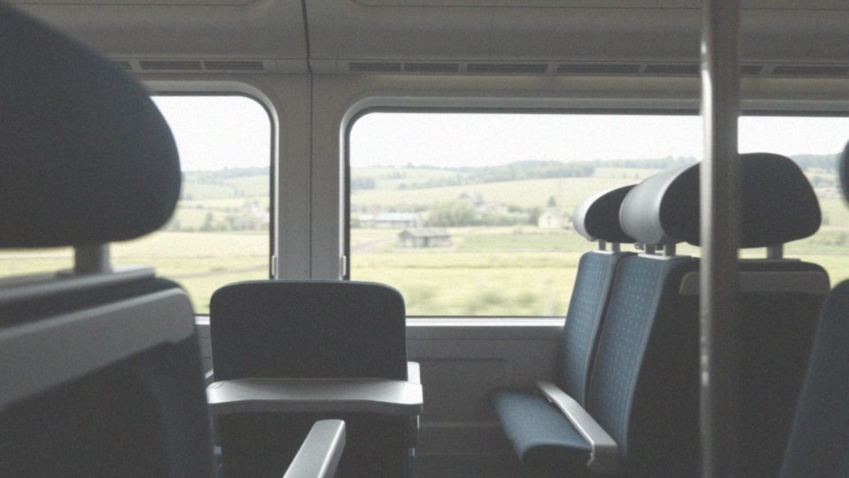Jakie czynniki wpływają na ceny biletów do Pragi?